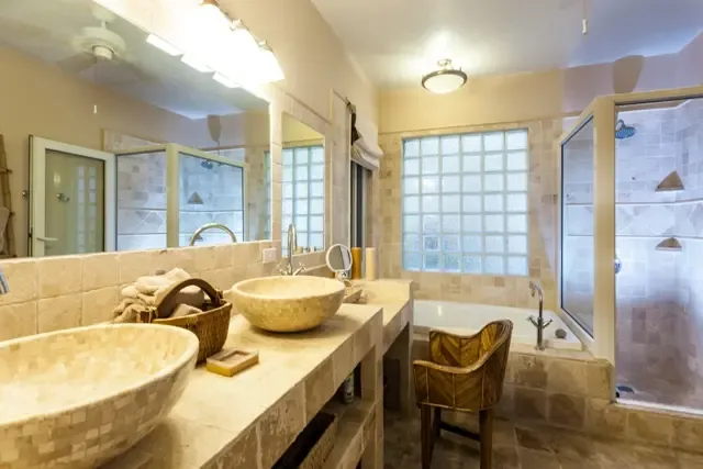 Bougainvillea bathroom