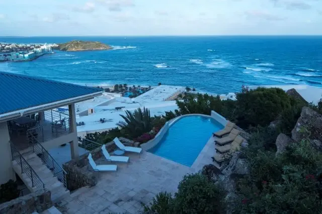 Bougainvillea pool