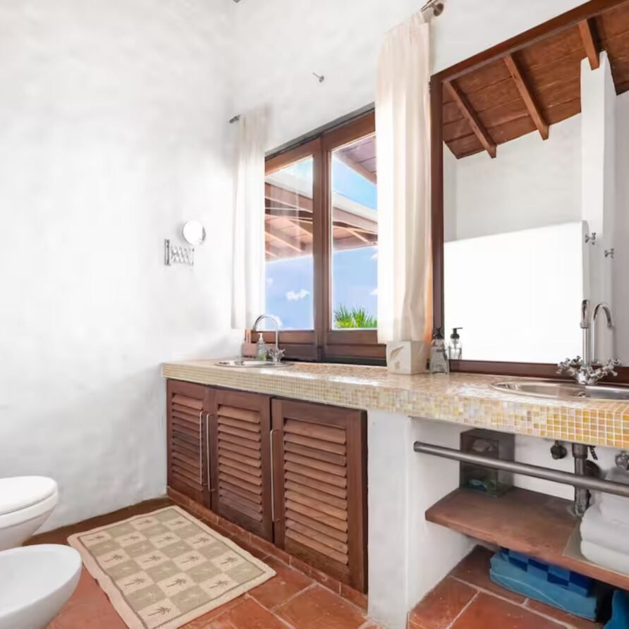 Bleu Haven, Ocean views with large pool & full AC