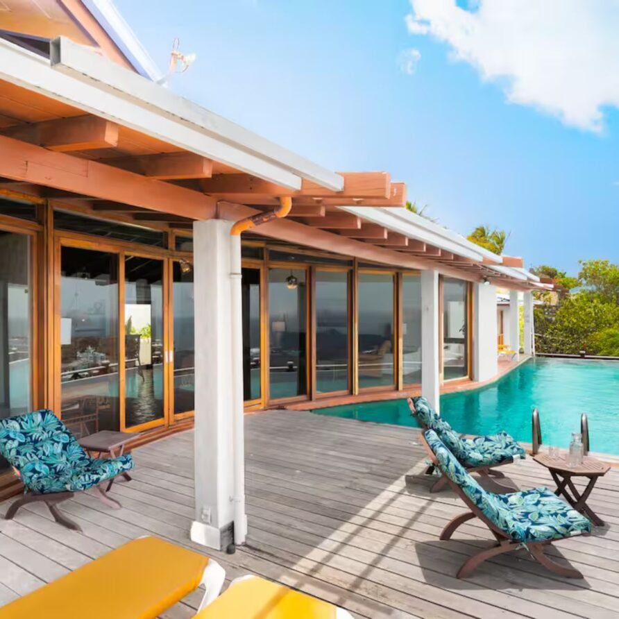 Bleu Haven, Ocean views with large pool & full AC
