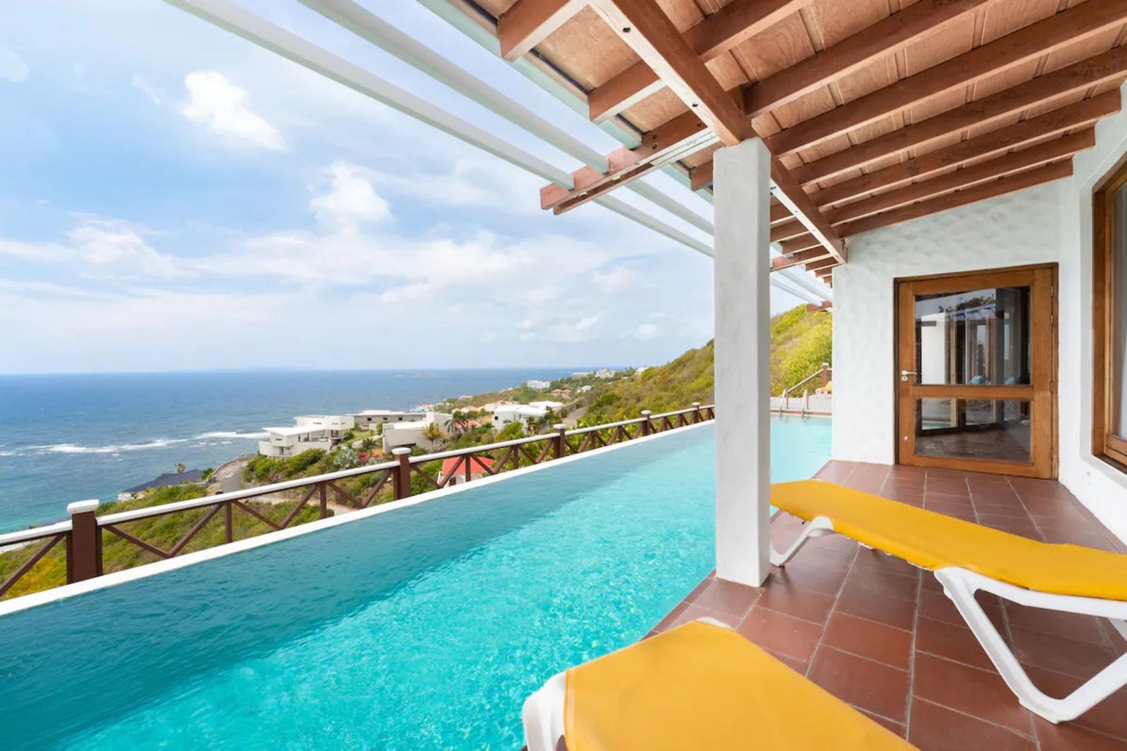 Bleu Haven, Ocean views with large pool & full AC