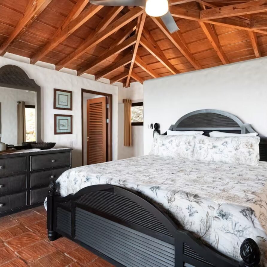 Bleu Haven, Ocean views with large pool & full AC