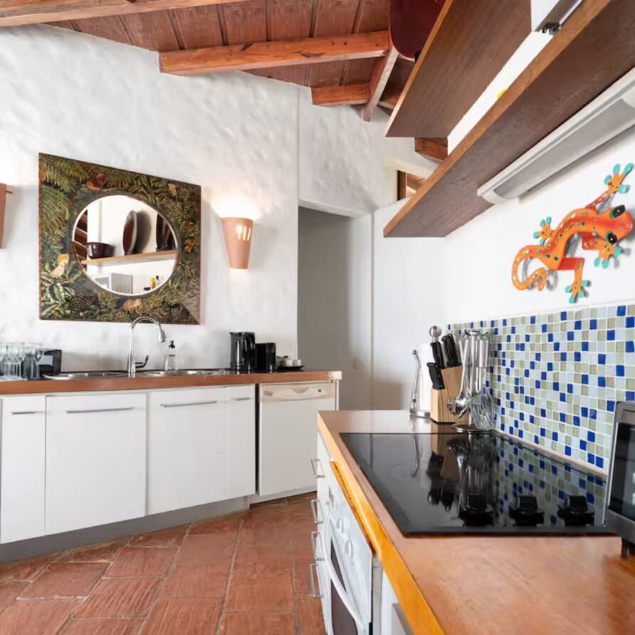 Bleu Haven, Ocean views with large pool & full AC