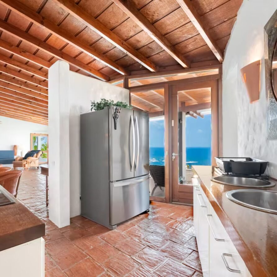 Bleu Haven, Ocean views with large pool & full AC