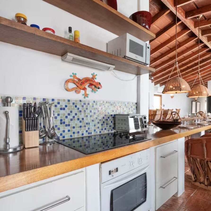 Bleu Haven, Ocean views with large pool & full AC