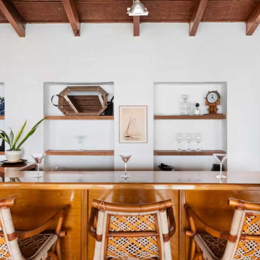 Bleu Haven, Ocean views with large pool & full AC
