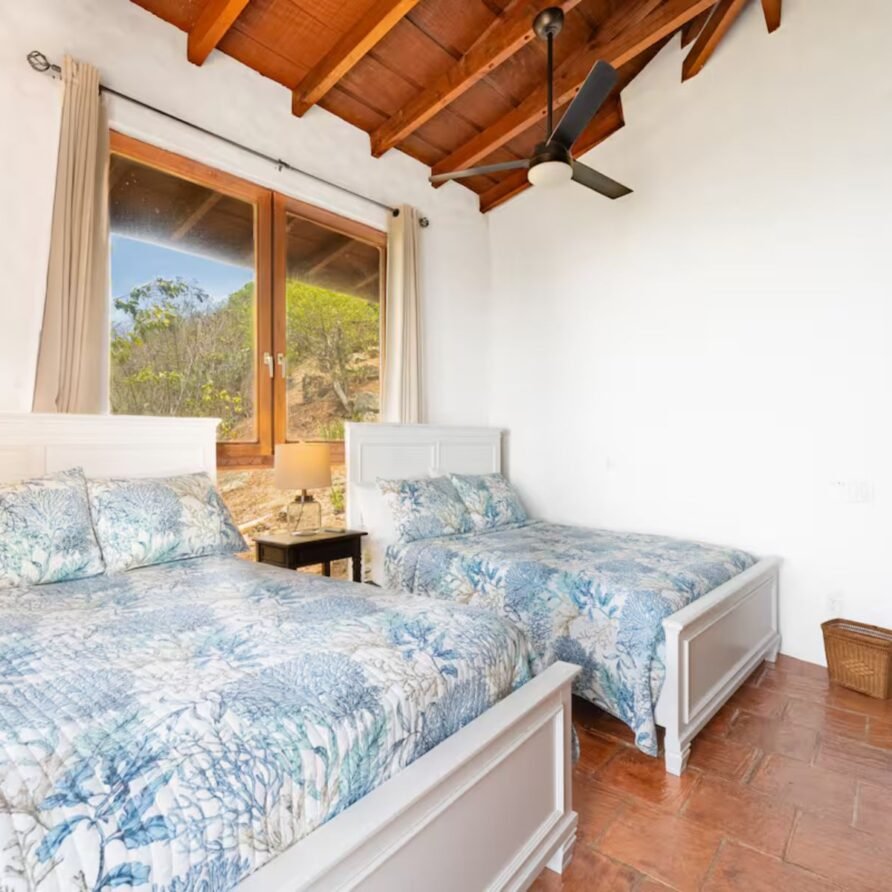 Bleu Haven, Ocean views with large pool & full AC