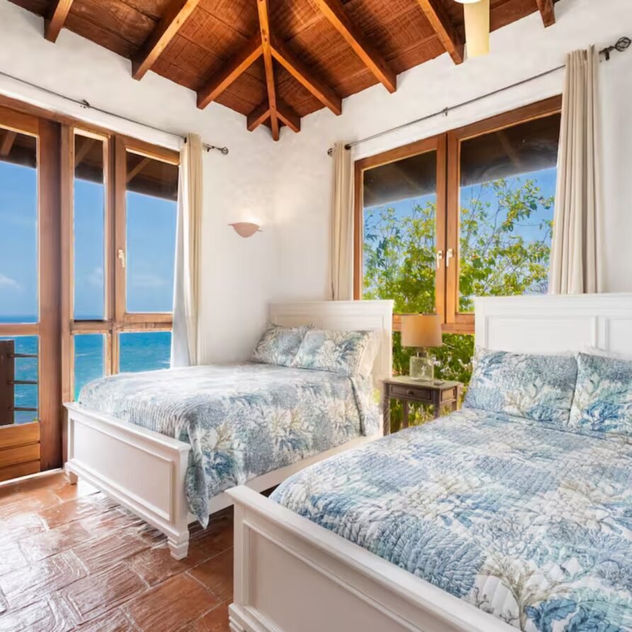 Bleu Haven, Ocean views with large pool & full AC