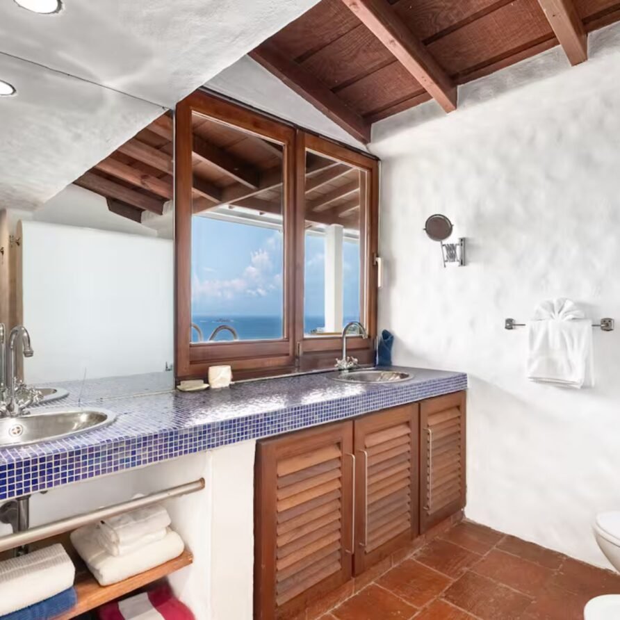 Bleu Haven, Ocean views with large pool & full AC
